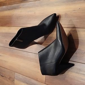 Nice Vince Camuto ankle boots